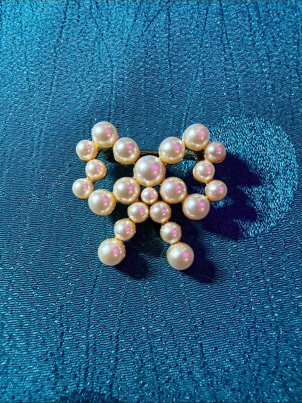 Pearl Cluster Bow Brooch in Ivory Pearls